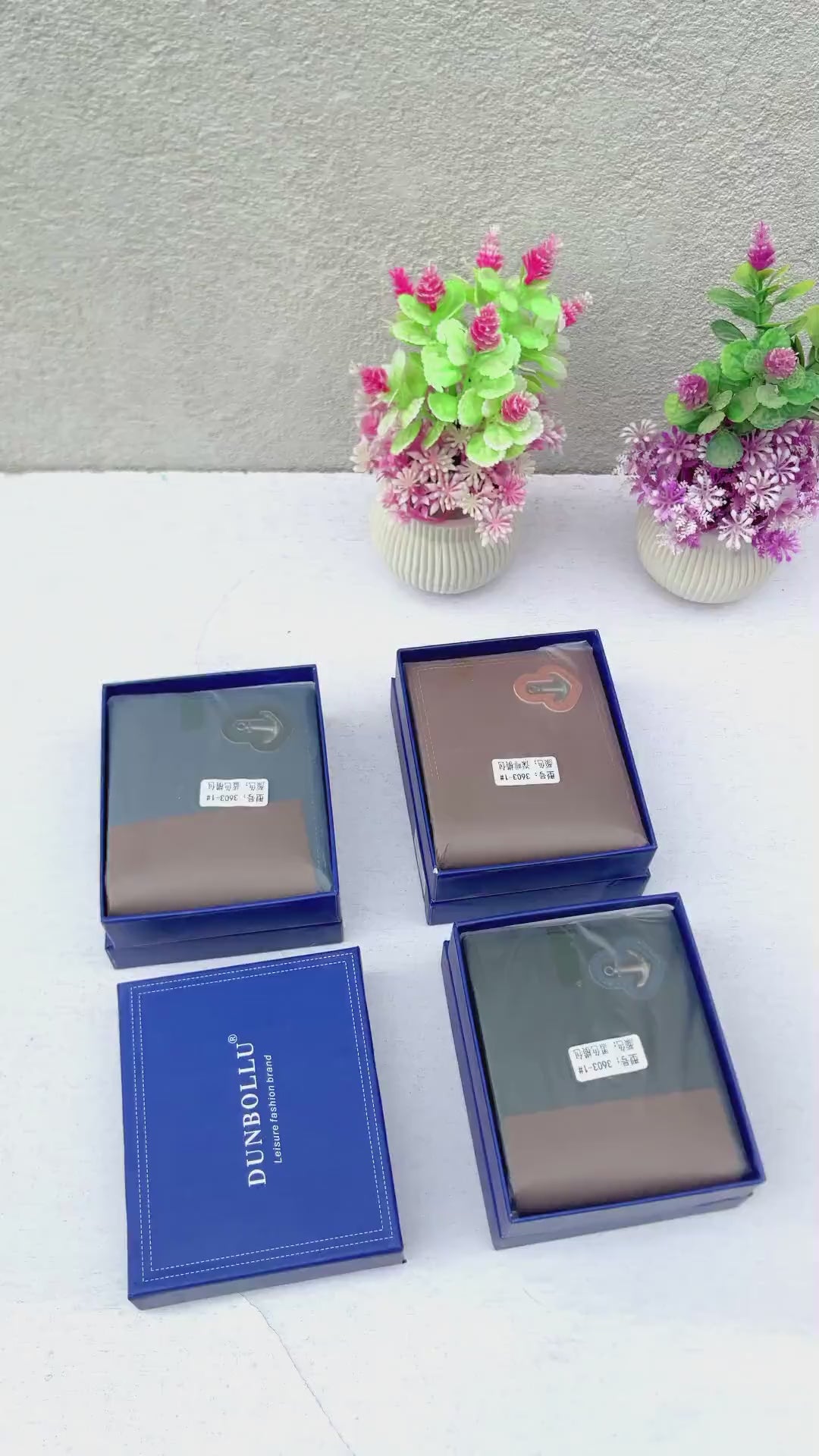 Load video: Anchor Emblem Bifold Leather Wallet with Box